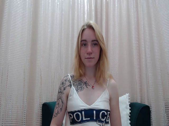 Live sex webcam photo for RedBerryy #256725920