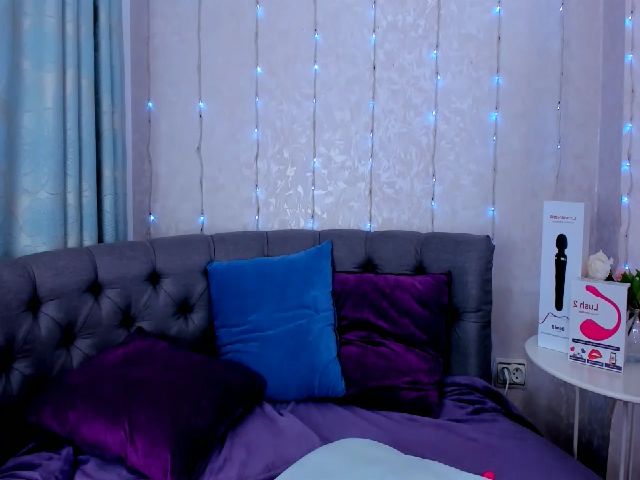 Live sex webcam photo for Roxy_Flower_ #260467270