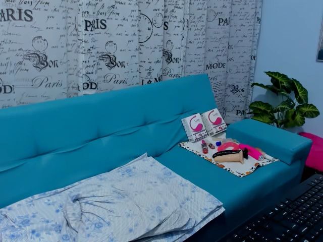 Live sex webcam photo for MILF_KARYNA #258996831