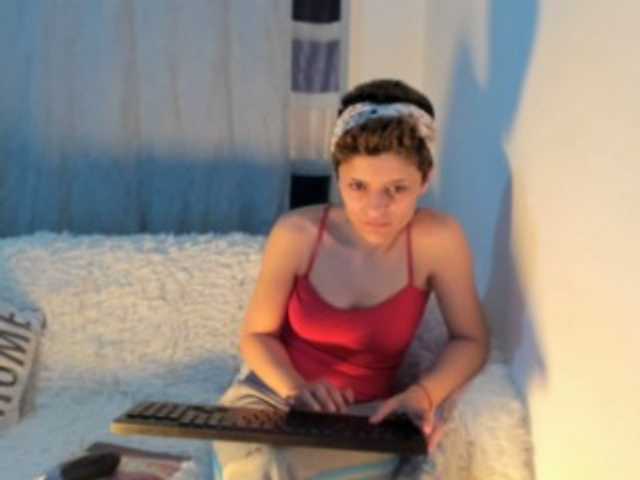 Live sex webcam photo for EllaRose29 #241163956