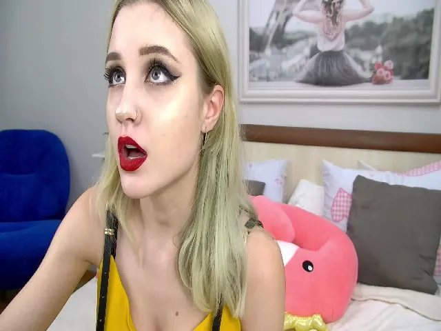 Live sex webcam photo for SusieTurner #252660572