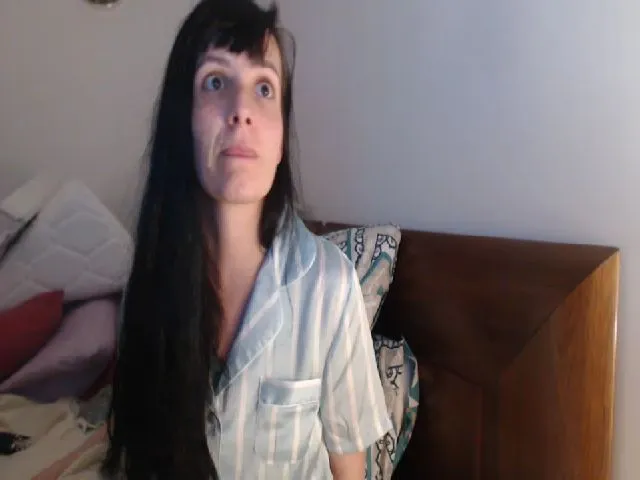 Live sex webcam photo for isabellazee2 #252947681