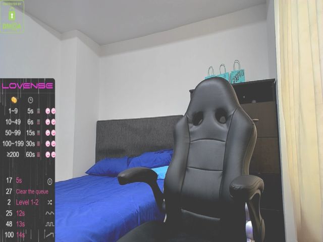 Live sex webcam photo for Lunadoll1 #257796530