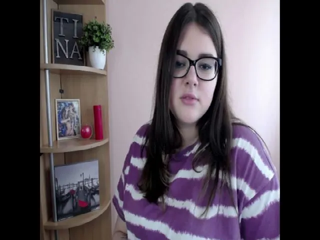Live sex webcam photo for SweetyTinna #262990184