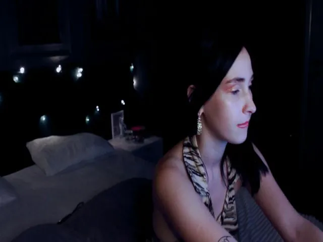 Live sex webcam photo for VictoriaLein #256544910