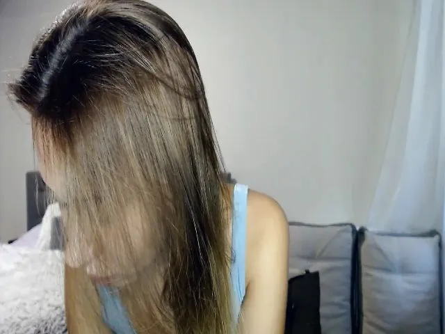 Live sex webcam photo for MiniDivaa #264152737