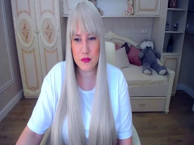 Live sex webcam photo for VeritableGirl #252689141