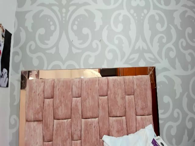 Live sex webcam photo for scarlet_tt #253340566