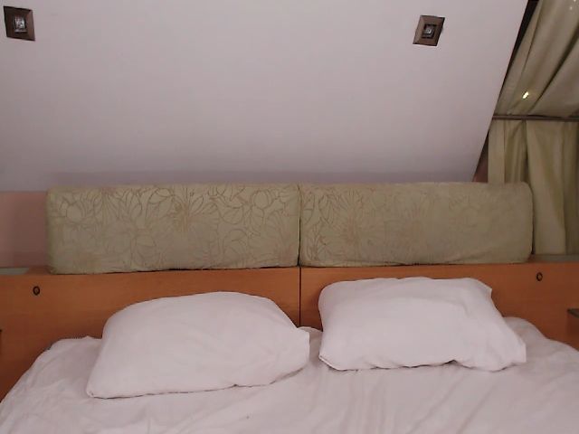 Live sex webcam photo for APRIL_BROWNN #253395017