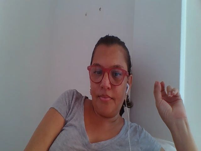 Live sex webcam photo for SweetLola01 #253181622