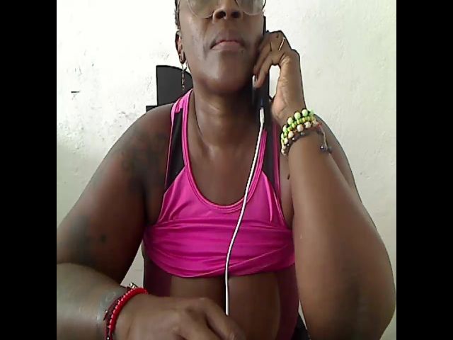 Live sex webcam photo for Assbigxhot9 #256027461