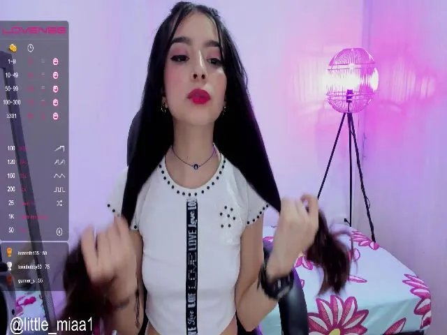 Live sex webcam photo for Little_Miaa1 #259222859