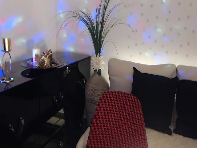 Live sex webcam photo for RubinRosey #259426264