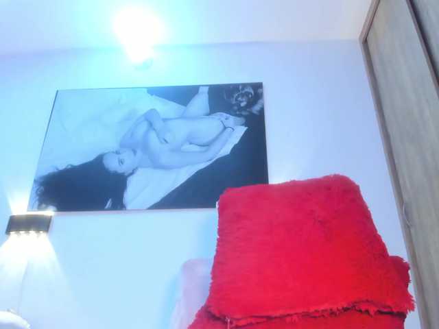 Live sex webcam photo for kylies-sexy #257875597