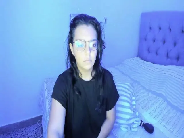 Live sex webcam photo for thays_mawakye #265217441