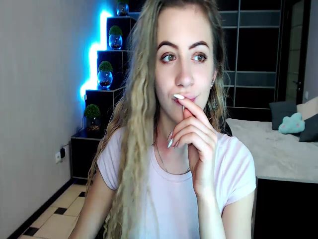 Live sex webcam photo for LannaBlue #253218758