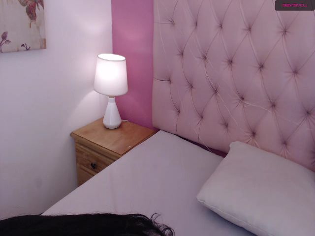 Live sex webcam photo for Keyra_R #252839539