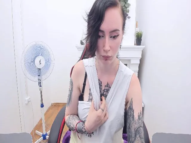 Live sex webcam photo for HelenCarter #254593757