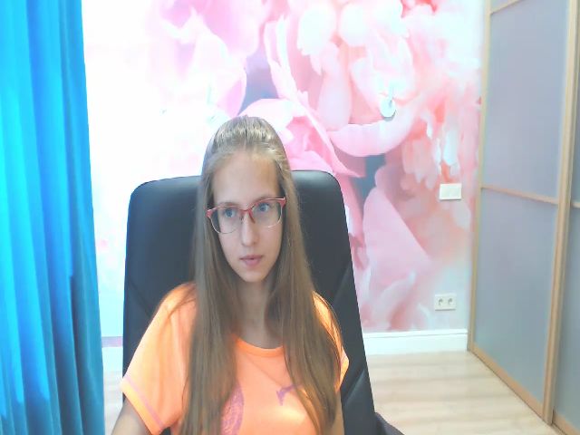 Live sex webcam photo for Alice_Adamsi #254085934