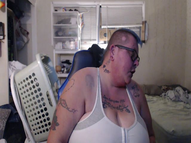 Live sex webcam photo for PunkChick420 #256203578