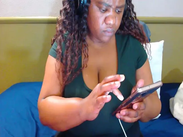 Live sex webcam photo for Explodeinmex #258301478