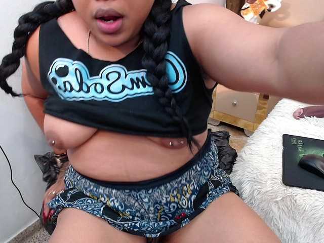 Live sex webcam photo for hollyrowland #241332931