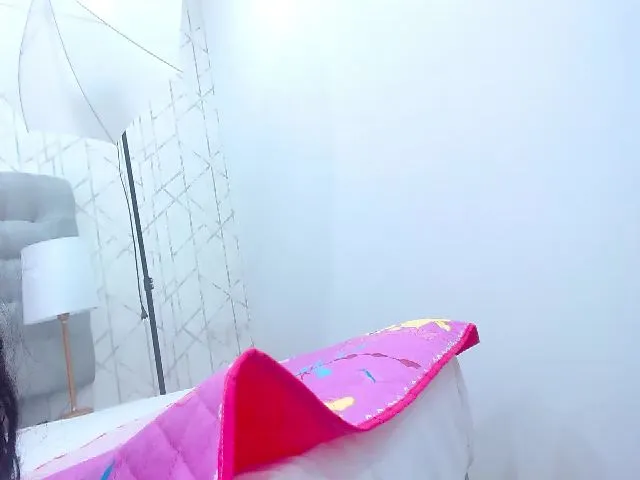 Live sex webcam photo for Lucycolins #254193254