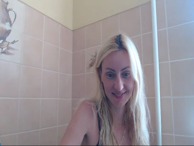Live sex webcam photo for MeltingJulia #253757424
