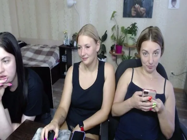 Live sex webcam photo for Emi_lywild #255566607