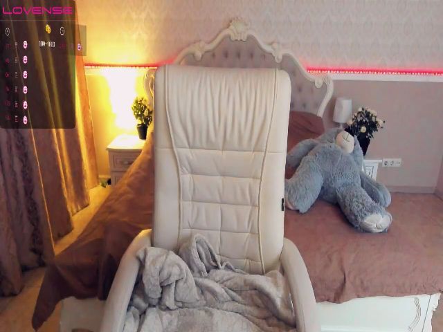 Live sex webcam photo for GabbyQueenn #252947209