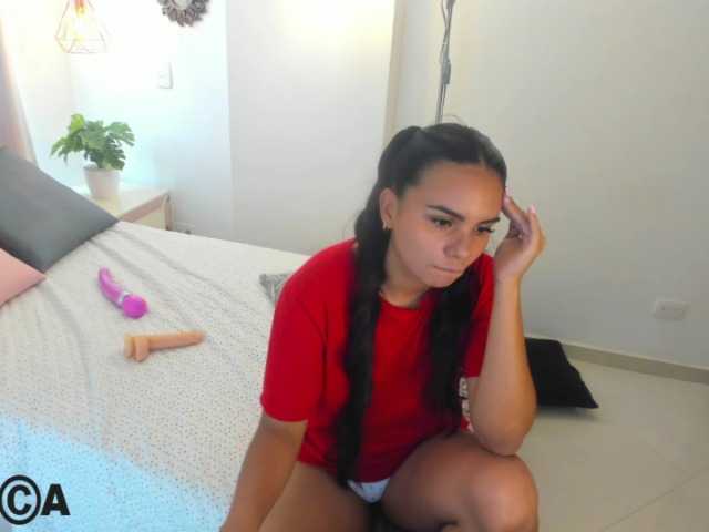 Live sex webcam photo for anthonellahil #241370379