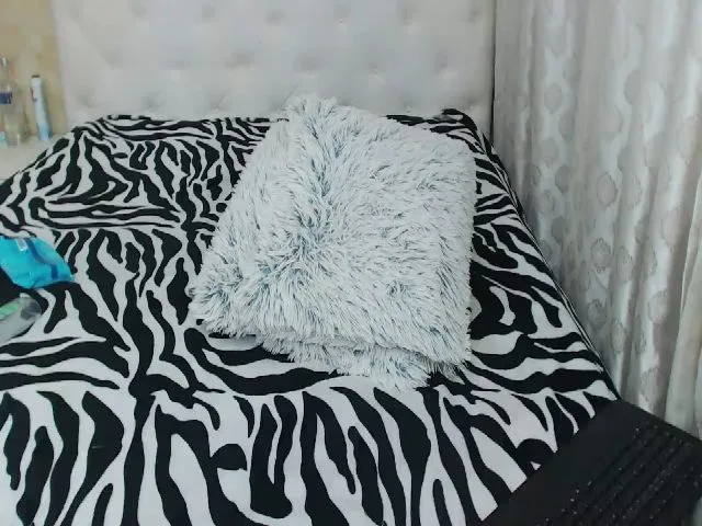 Live sex webcam photo for Sweetyrosses #254428218