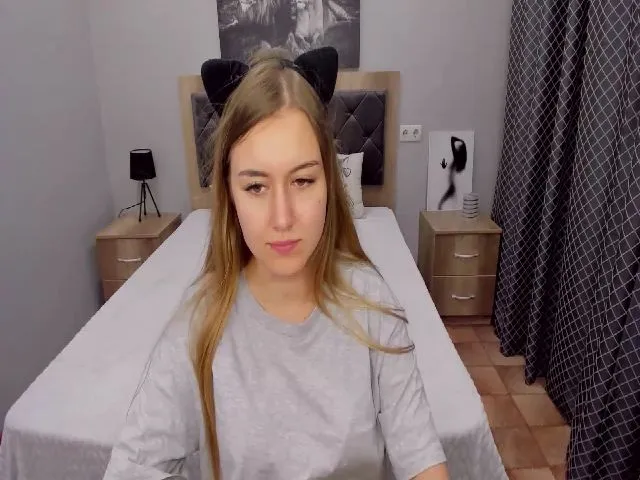 Live sex webcam photo for LorraineIce #255128344