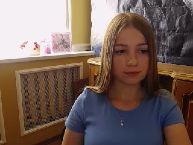 Live sex webcam photo for EmiStern #261300679