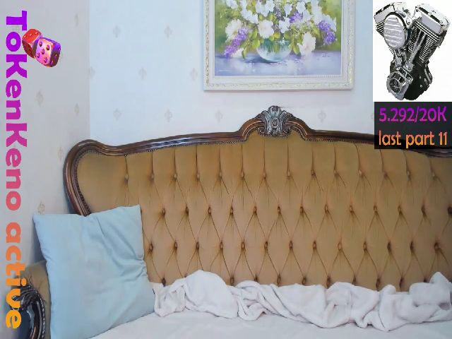 Live sex webcam photo for LisaMellow #258089745