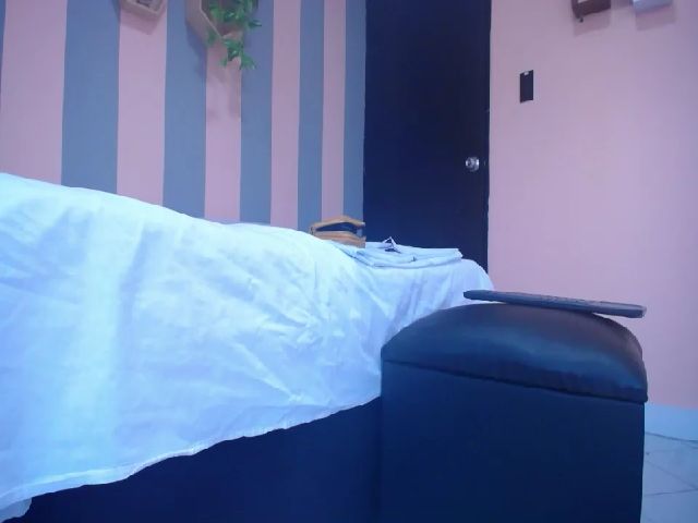 Live sex webcam photo for Aleja_10 #263225885