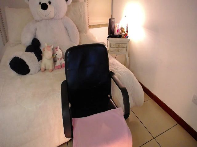 Live sex webcam photo for Candy_love2 #263387395