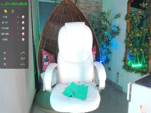 Live sex webcam photo for AiriKim #261743453