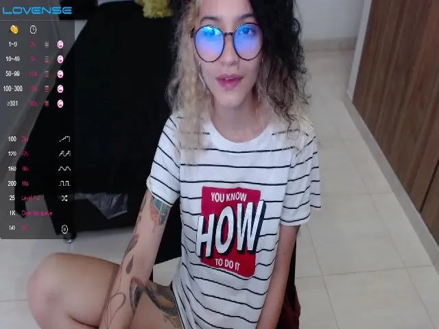 Live sex webcam photo for Myzore #259007545