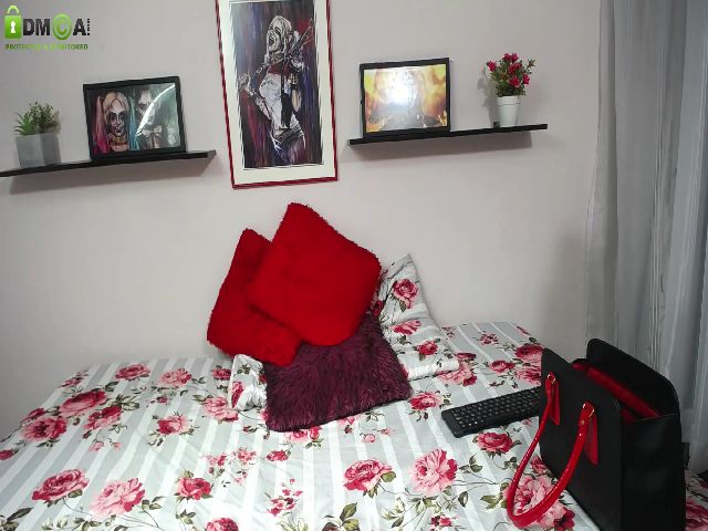 Live sex webcam photo for Bluefire_28 #254591139