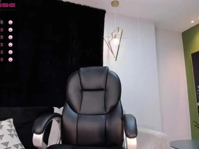 Live sex webcam photo for ZoePresley #240972426