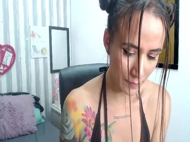 Live sex webcam photo for Avaa22_ #265233343
