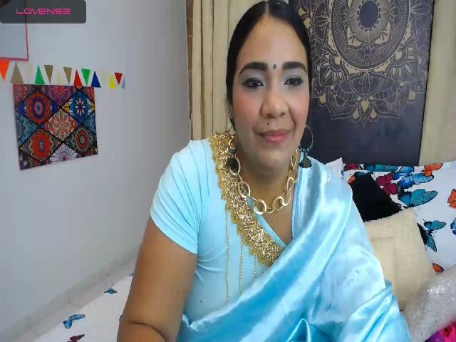 Live sex webcam photo for IndianMama #261379965