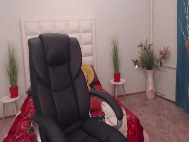 Live sex webcam photo for IrisNichols #253630991