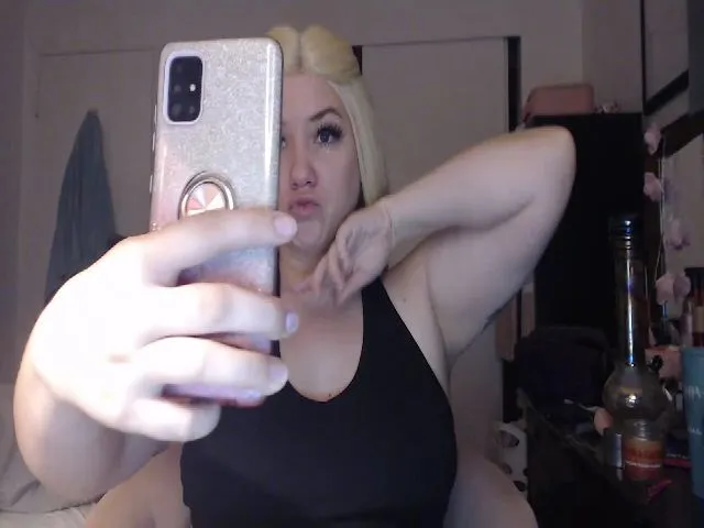 Live sex webcam photo for Krissybae #262571833