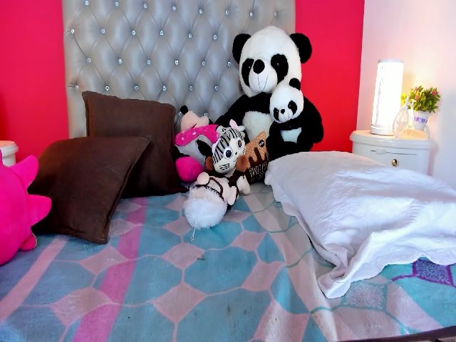 Live sex webcam photo for KateMoore3 #257259277