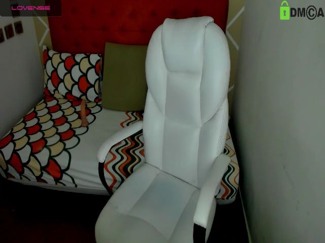 Live sex webcam photo for Laylaa_18 #261037237