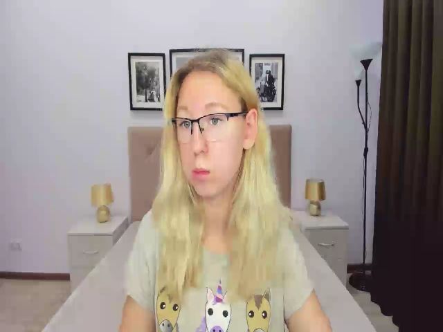 Live sex webcam photo for LizaSwan #263545483