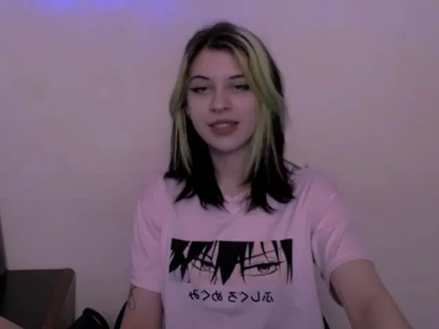 Live sex webcam photo for FayVikky #259218775