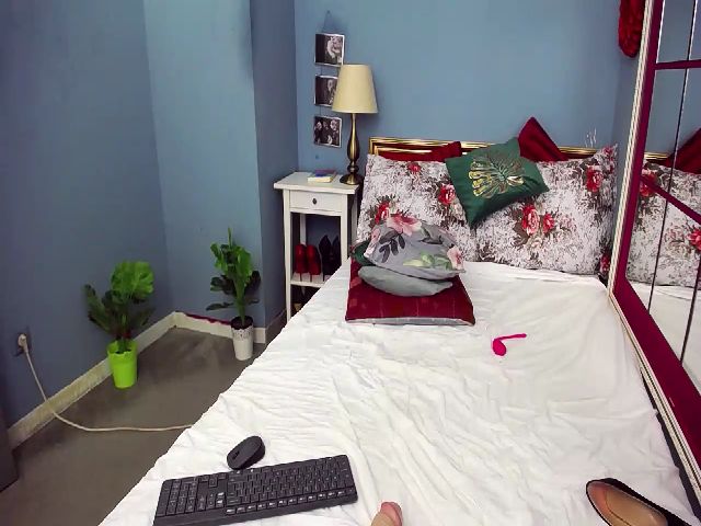 Live sex webcam photo for SofiaFoxxxy #255878504